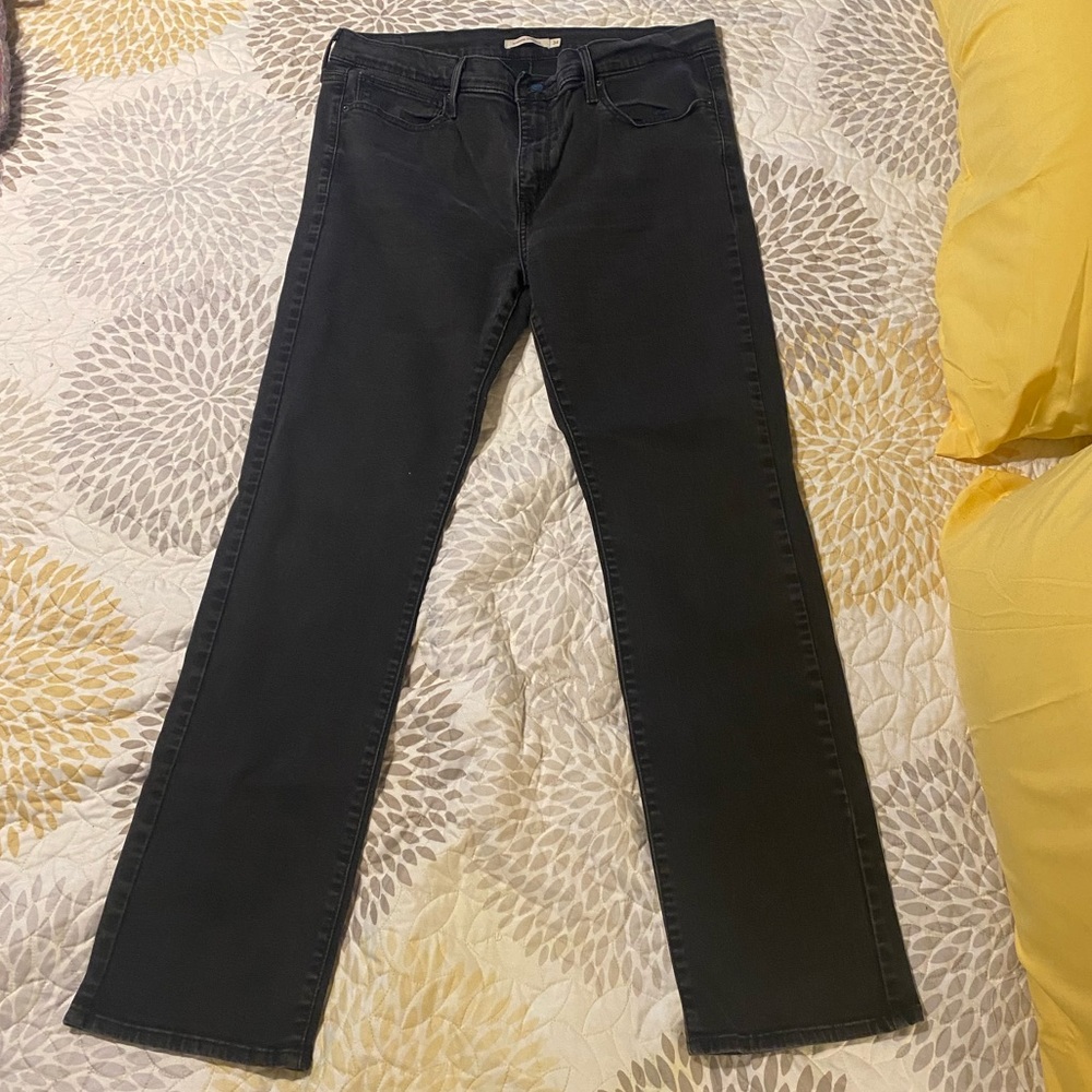 Levi’s Slimming Straight Jeans